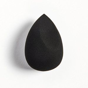 Huda Beauty Basic B Sponge Applicator